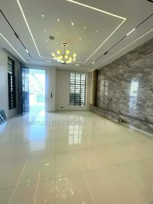 5bdrm Duplex in Ikota for sale