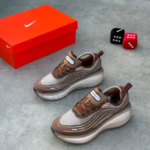 Nike Vomero Plus Sneakers