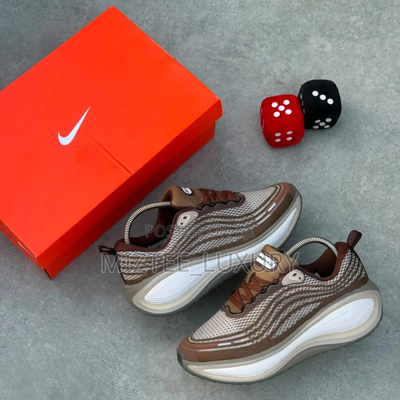 Nike Vomero Plus Sneakers