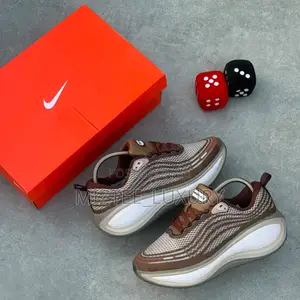 Nike Vomero Plus Sneakers