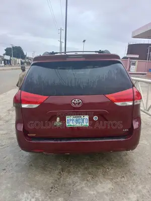 Toyota Sienna LE 7 Passenger 2011 Burgundy