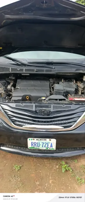 Toyota Quantum 2010 Black