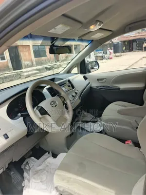 Toyota Quantum 2010 Black