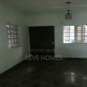 Mini Flat in Adekunle for rent