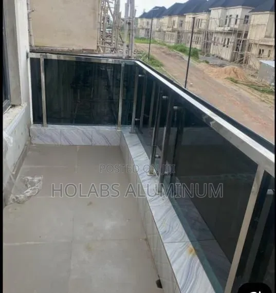 Handrail With Black Glass