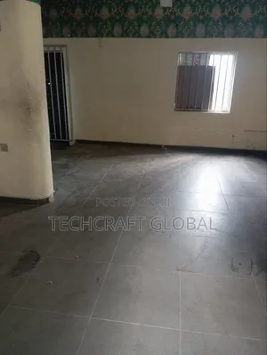 3 in 1 Massive and Spacious Shop Facing the Express to Let