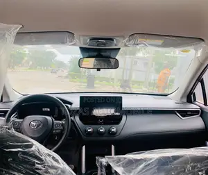 New Toyota Corolla Cross LE 2025 Off white