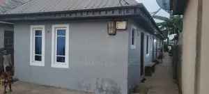 5bdrm Room & Parlour in Adamo for sale