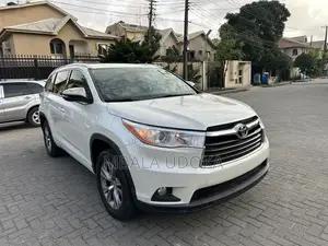 Toyota Highlander XLE 4dr SUV (3.5L 6cyl 6A) 2015 White