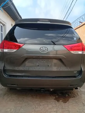 Toyota Sienna 2013 Green