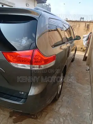 Toyota Sienna 2013 Green