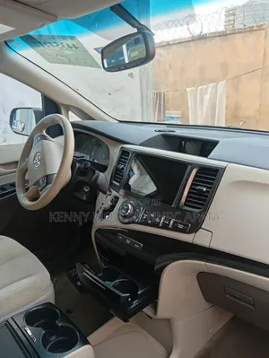 Toyota Sienna 2013 Green