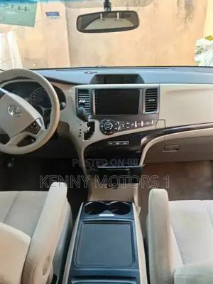 Toyota Sienna 2013 Green