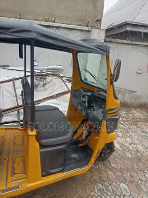 Suzuki Every 2025 Yellow