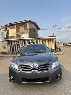 Toyota Camry LE 4dr Sedan (2.5L 4cyl 6AM) 2010 Gray