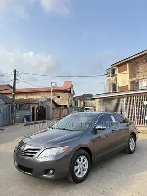 Toyota Camry LE 4dr Sedan (2.5L 4cyl 6AM) 2010 Gray