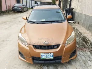 Toyota Matrix 2010 Gold