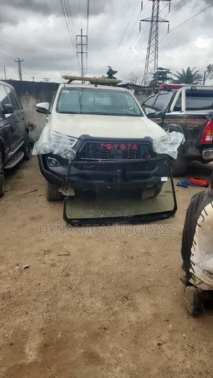 Toyota Hilux 2018 Windscreen