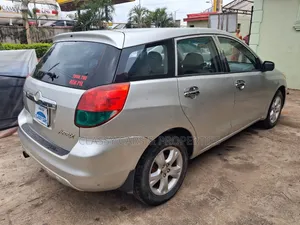 Toyota Matrix XR Hatchback FWD (1.8L 4cyl 4A) 2004 Silver