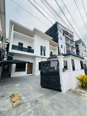 4bdrm Duplex in Lekki Phase 1 for rent