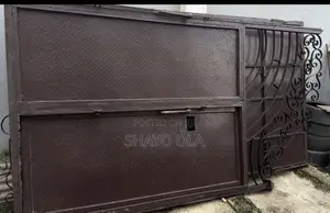 12ft by 10.9ft Used Gate