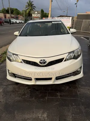 Toyota Camry SE 4dr Sedan (2.5L 4cyl 6A) 2013 White
