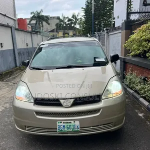 Toyota Sienna 2006 Gold