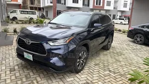 Toyota Highlander XLE 2021 Blue