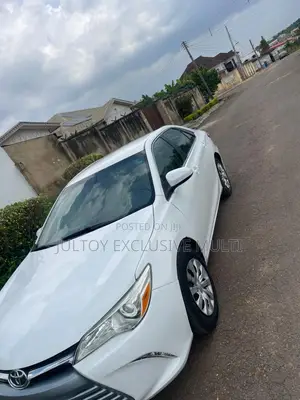 Toyota Camry LE 4dr Sedan (2.5L 4cyl 6A) 2015 White