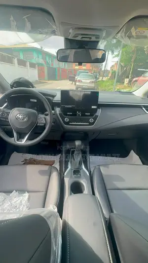 Toyota Corolla Hybrid LE 2025 White