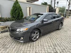 Toyota Camry SE V6 4dr Sedan (3.5L 6cyl 6A) 2013 Gray