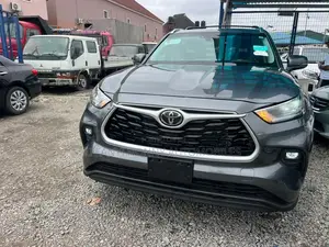Toyota Highlander XLE 2021 Gray