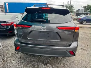 Toyota Highlander XLE 2021 Gray