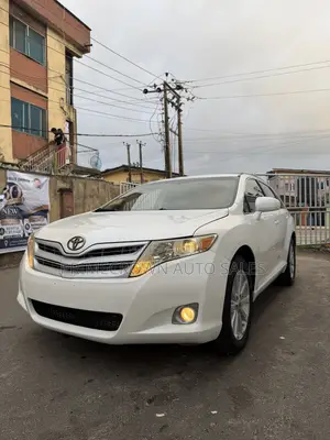 Toyota Venza LE 2011 White