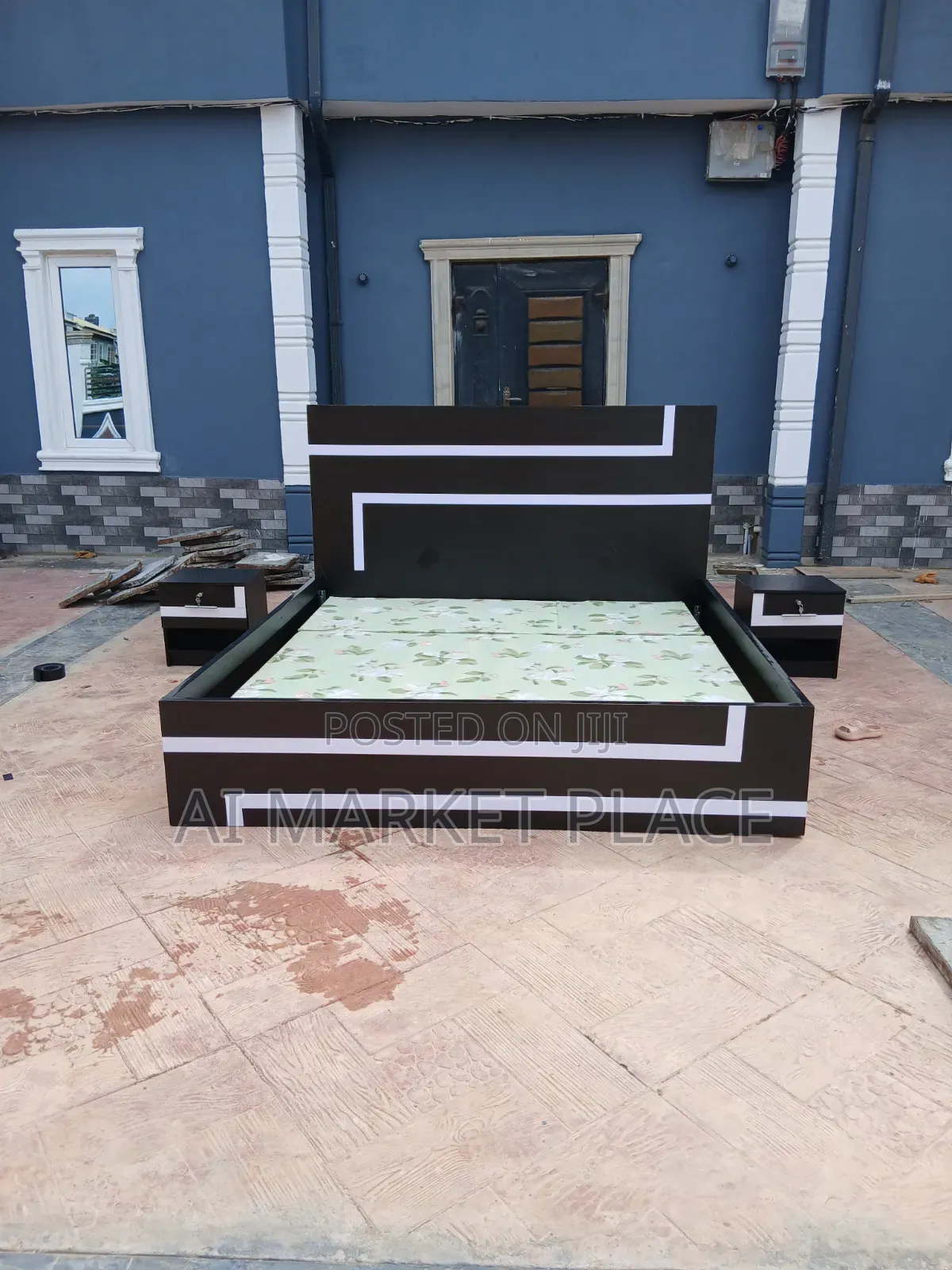 4.5ft by 6ft Bedframe With 2 Night Stands