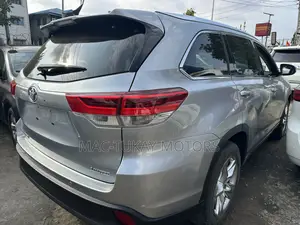 Toyota Highlander Limited Platinum 4dr SUV (3.5L 6cyl 6A) 2014 Silver