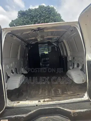 Ford E-250 Van 2005 White