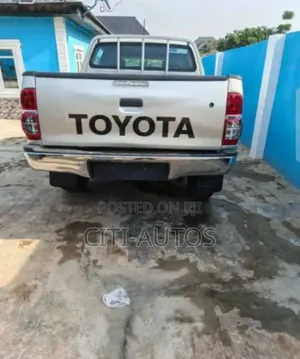Toyota Hilux 2015 Silver
