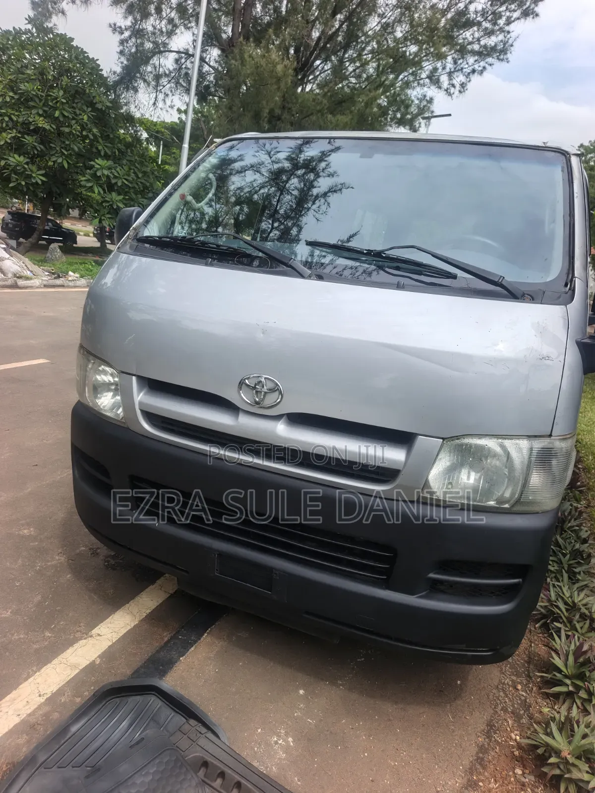 Toyota HiAce 2010 Silver