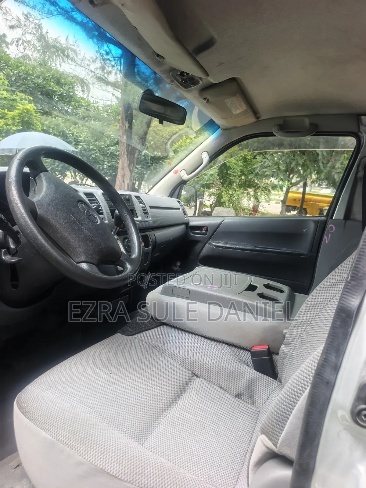 Toyota HiAce 2010 Silver