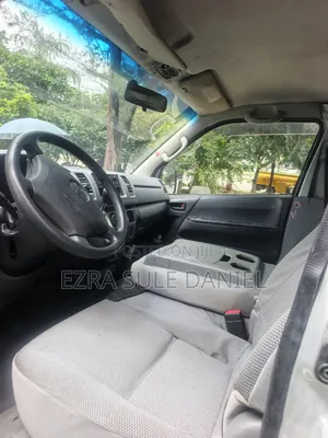 Toyota HiAce 2010 Silver