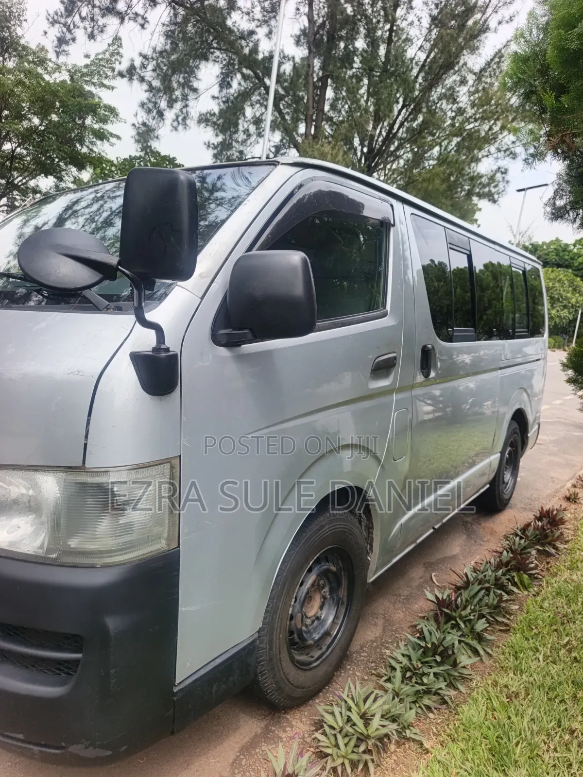 Toyota HiAce 2010 Silver
