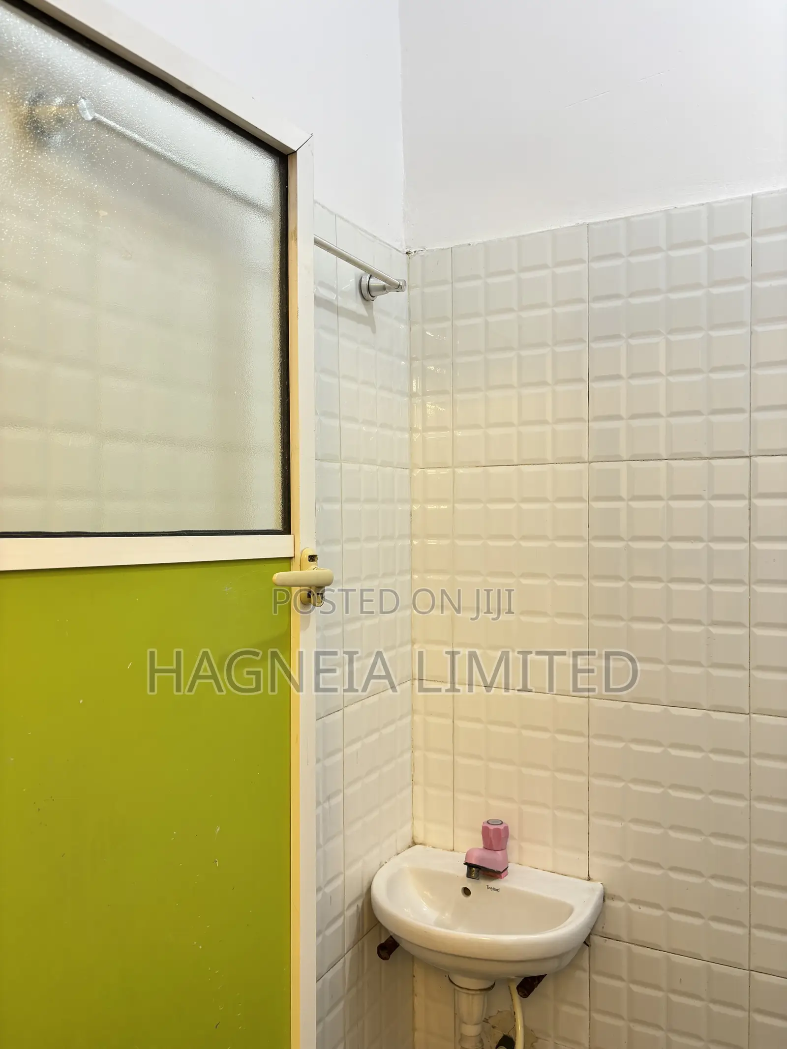 24/7 Solar Powered Executive Suite