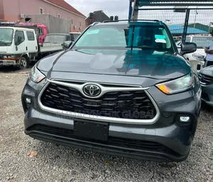 Toyota Highlander XLE 2021 Gray