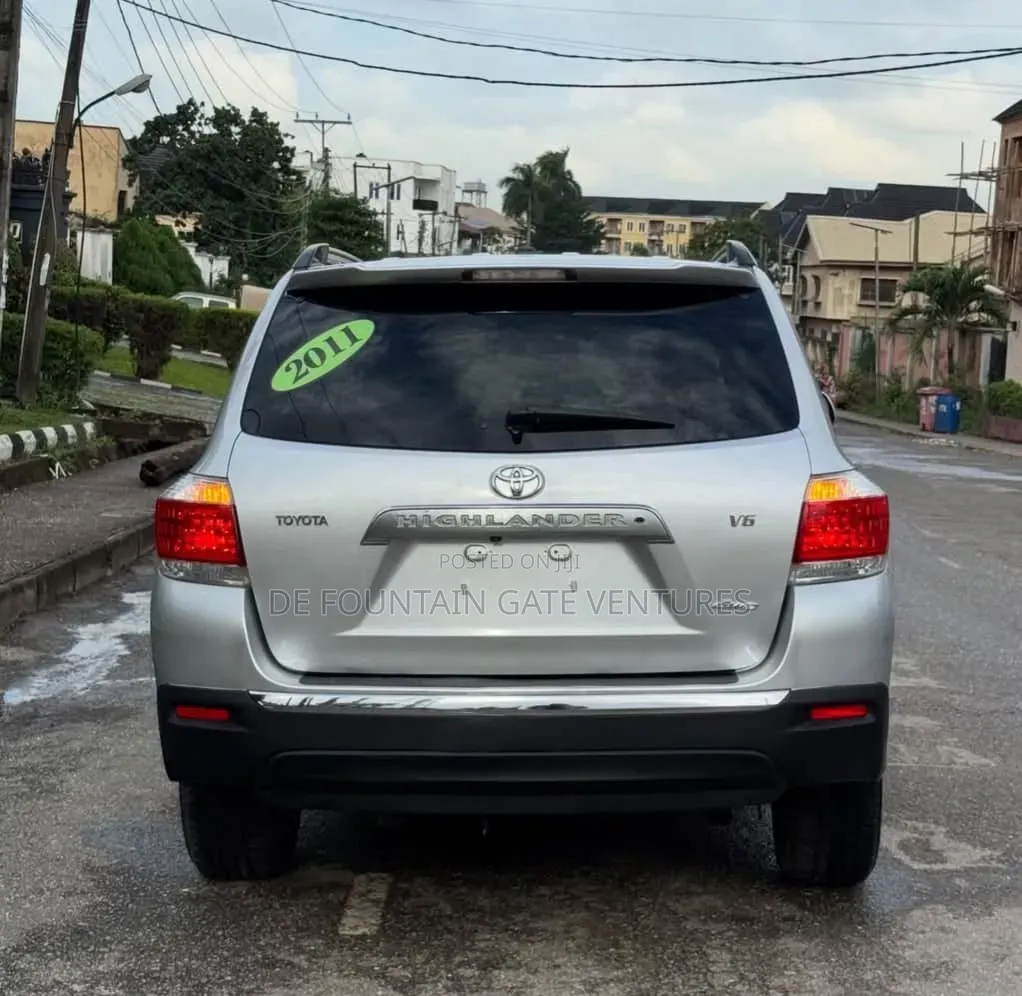 Toyota Highlander 2011 Silver