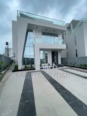 5bdrm Duplex in Chevron for sale