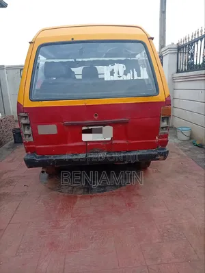 Nissan Vanette 2005 Red