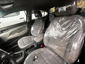 Hyundai Elantra 2019 Red