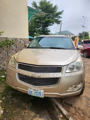Chevrolet Traverse 2011 Gold