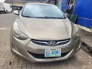 Hyundai Elantra 2012 Gold